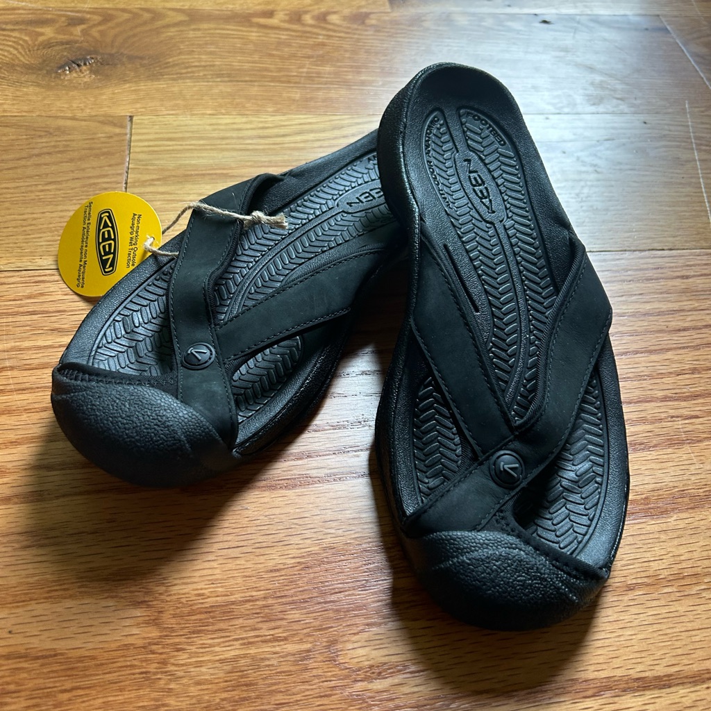 Keen Waimea Women’s 8 Nwt Black Slip-On Sandals